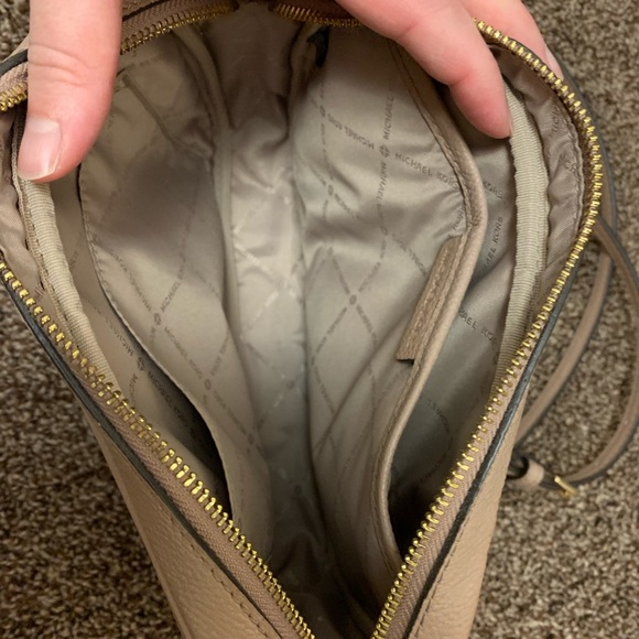 Michael Kors Crossbody - Picture 2 of 4